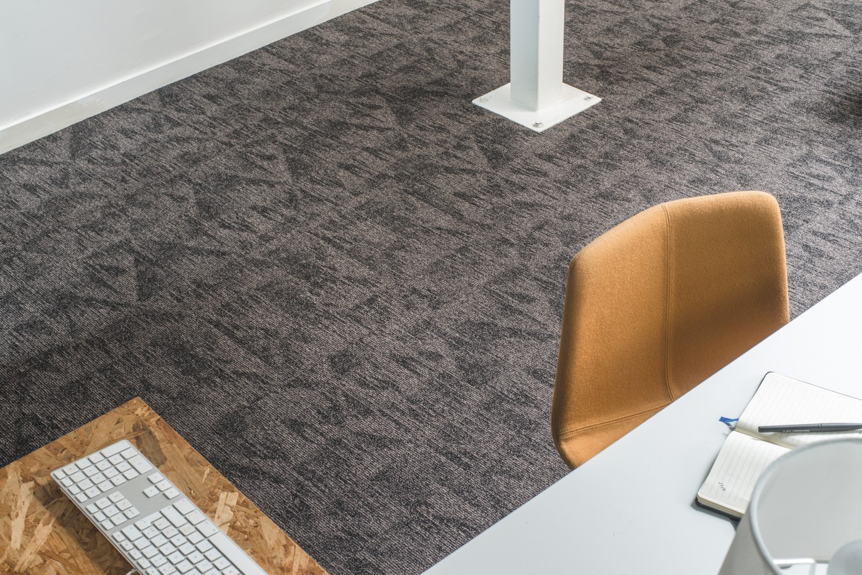 300 dpi 470T CloseUp carpet Alize 790 BROWN 2 web